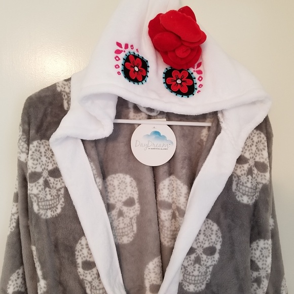 Sugar Skull Hooded Robe - Picture 2 of 6